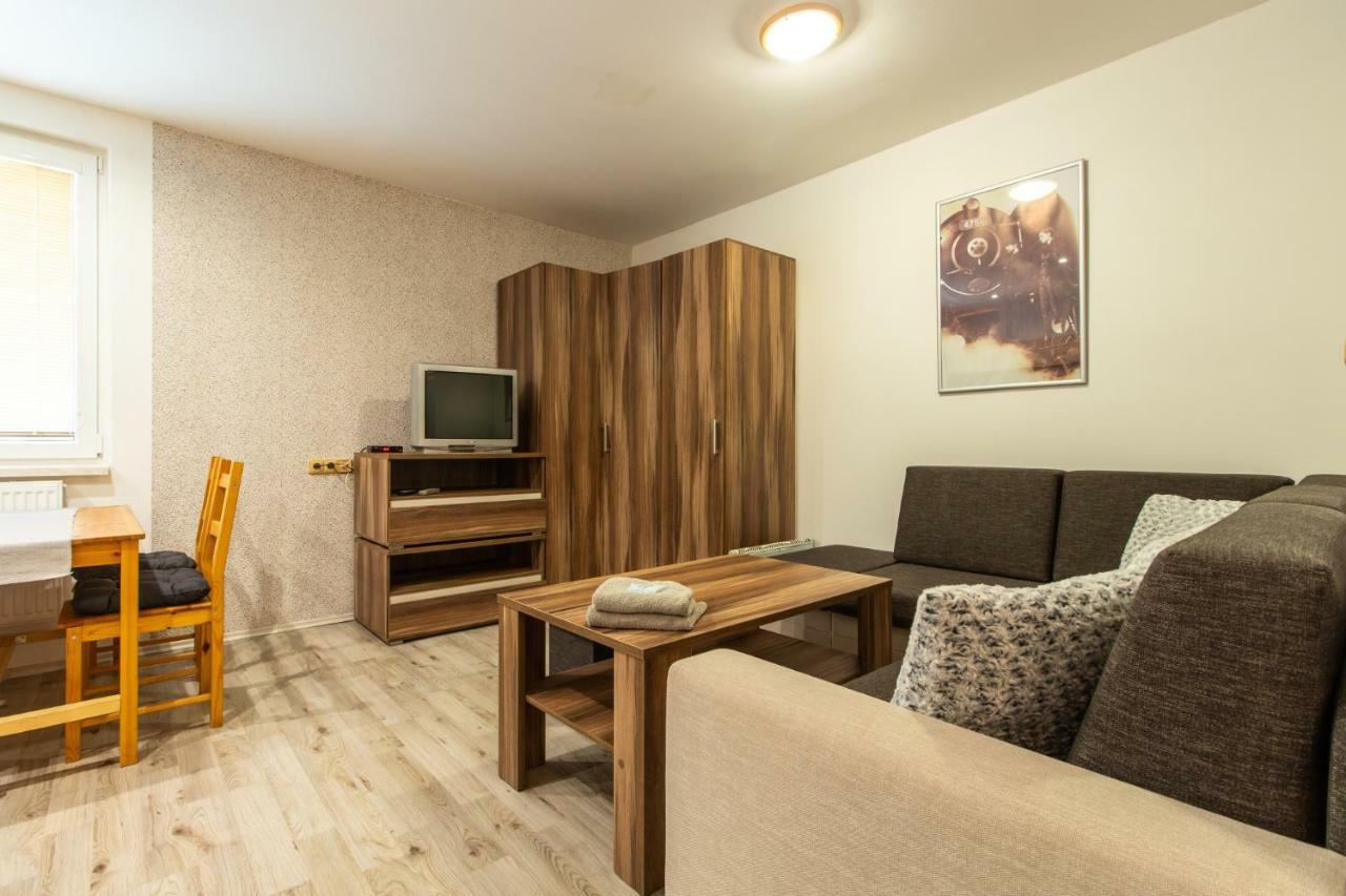 Tvarozna Lhota Restaurace Penzion Pod Sumarnikem מראה חיצוני תמונה