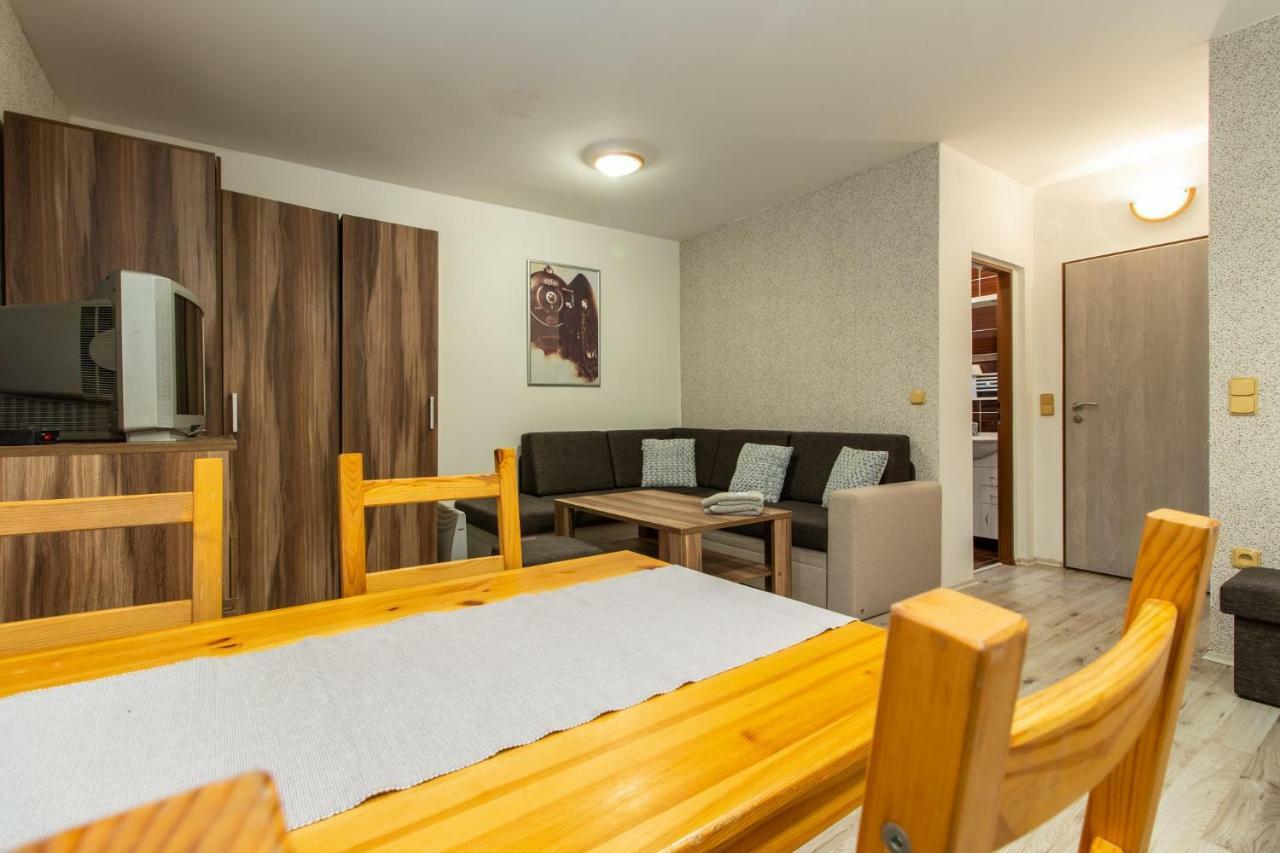Tvarozna Lhota Restaurace Penzion Pod Sumarnikem מראה חיצוני תמונה