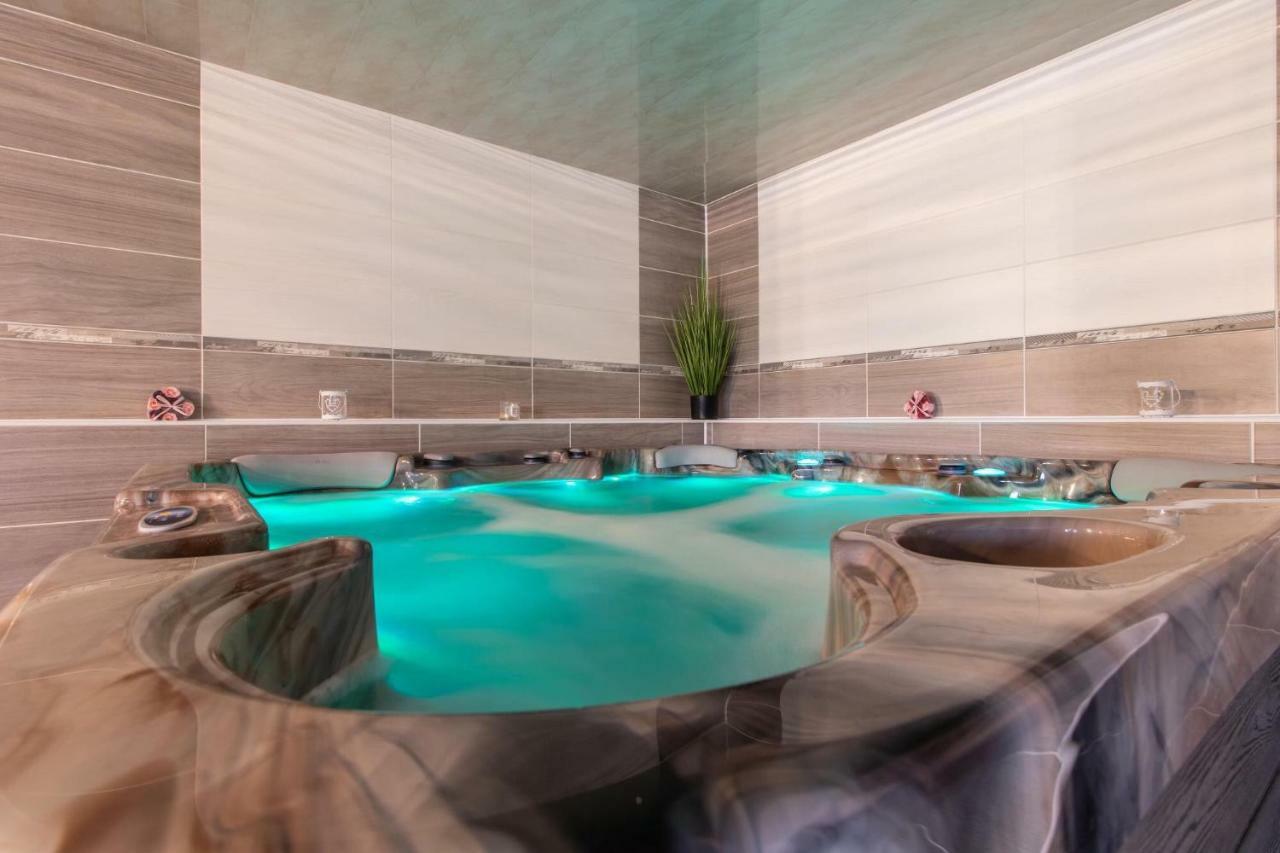 Tvarozna Lhota Restaurace Penzion Pod Sumarnikem מראה חיצוני תמונה