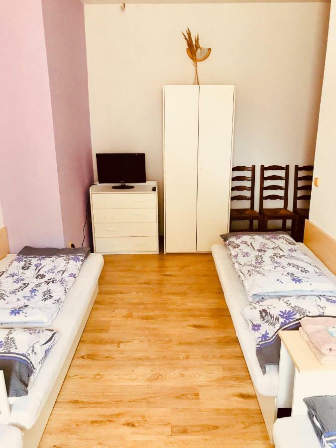 Tvarozna Lhota Restaurace Penzion Pod Sumarnikem מראה חיצוני תמונה