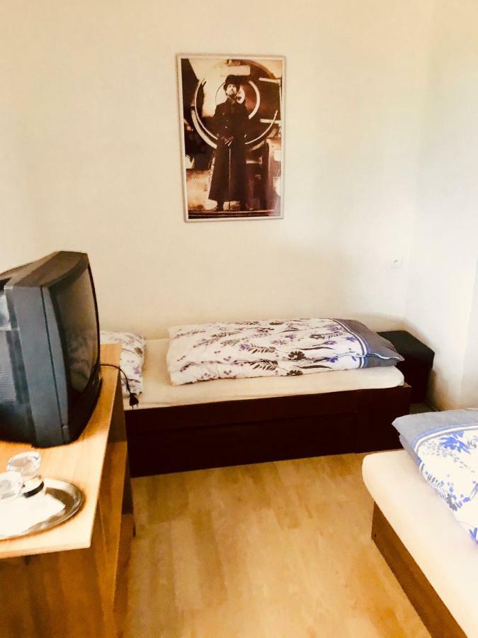 Tvarozna Lhota Restaurace Penzion Pod Sumarnikem מראה חיצוני תמונה