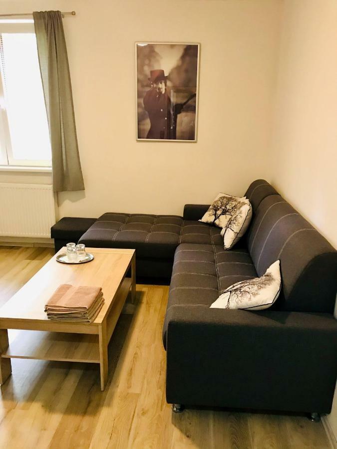 Tvarozna Lhota Restaurace Penzion Pod Sumarnikem מראה חיצוני תמונה