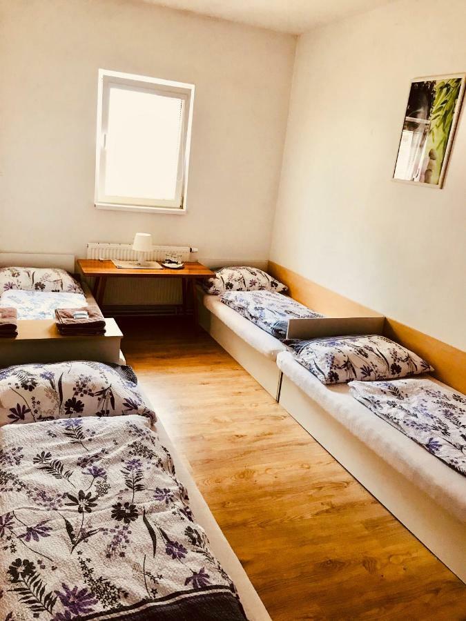 Tvarozna Lhota Restaurace Penzion Pod Sumarnikem מראה חיצוני תמונה